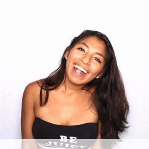 Meet your Posher, Yanira